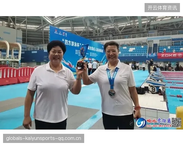 游泳混合接力再创佳绩：续写荣耀的瞬间
